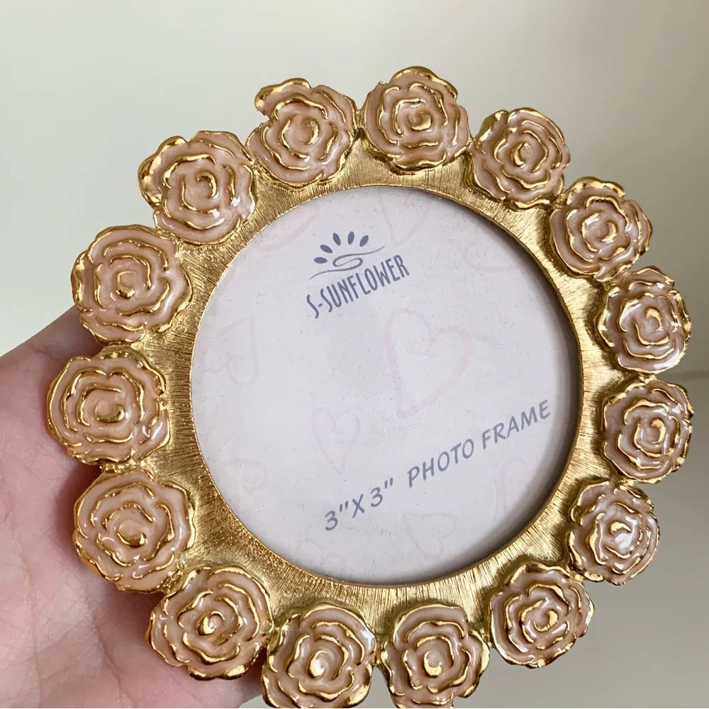 NWOT Vintage gold enamel rose photo frame